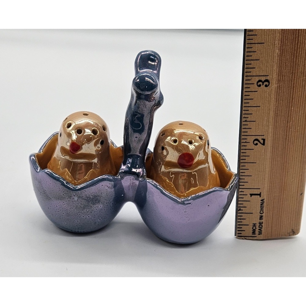 Lusterware Japan Ceramic Chick Salt and Pepper Shakers in Egg Holder with Handle - Picture 13 of 13